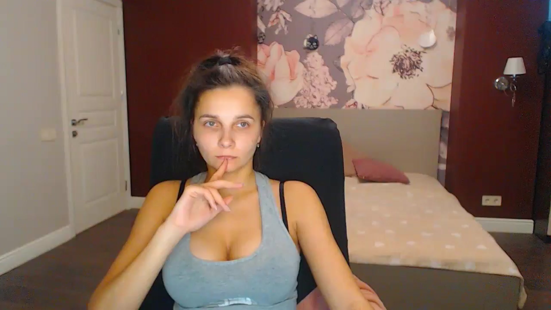 Gallery image thumbnail from Karina_Mils's myfreecams stream on, 12/05/2024, 12:04 image 14 of 20