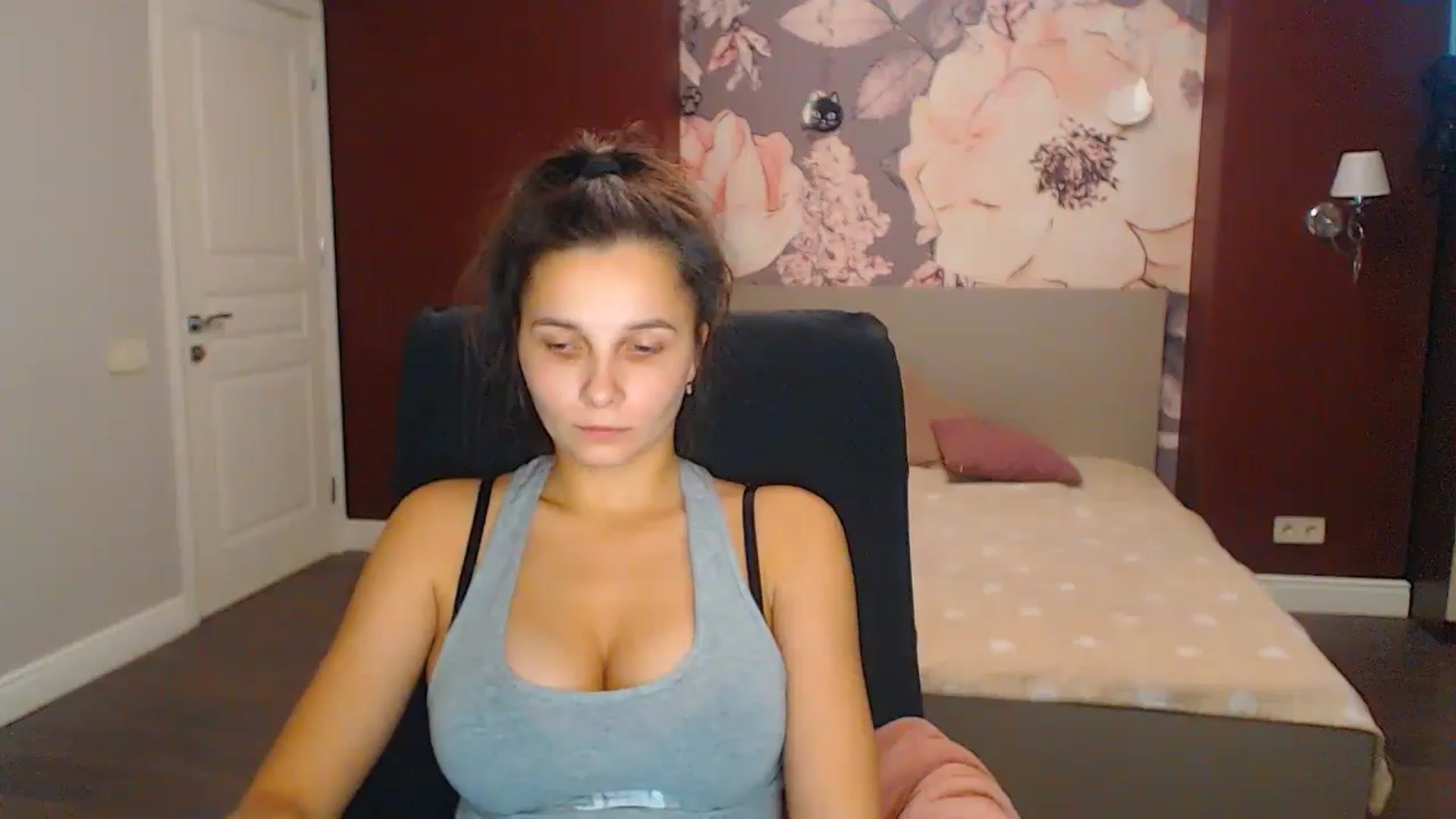 Gallery image thumbnail from Karina_Mils's myfreecams stream on, 12/05/2024, 12:04 image 16 of 20