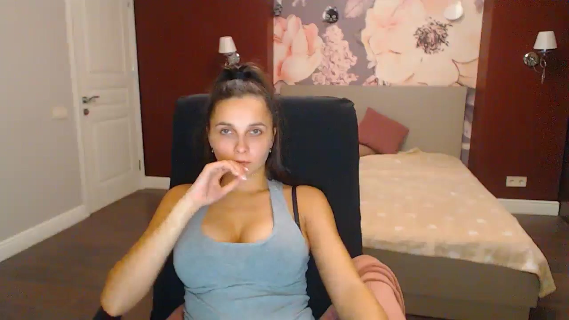 Gallery image thumbnail from Karina_Mils's myfreecams stream on, 12/06/2024, 16:01 image 18 of 20