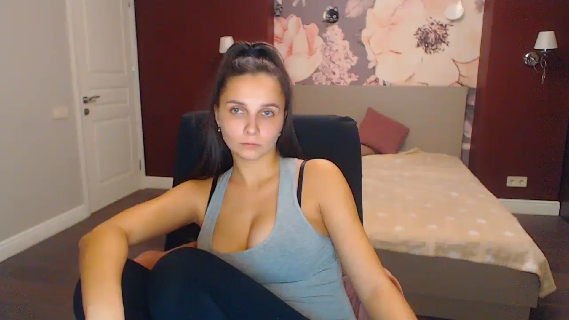 Gallery image thumbnail from Karina_Mils's myfreecams stream on, 12/06/2024, 16:01 image 3 of 20