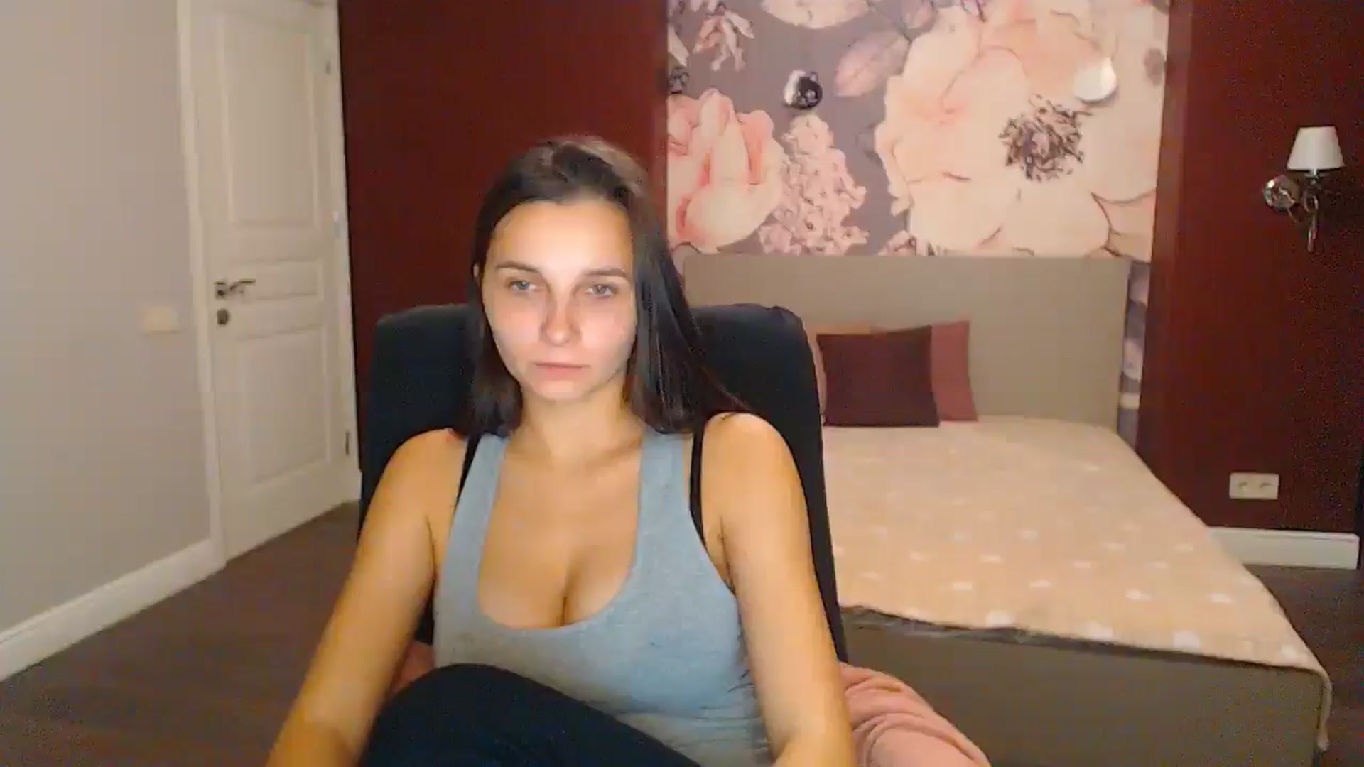 Gallery image thumbnail from Karina_Mils's myfreecams stream on, 12/07/2024, 19:20 image 14 of 20