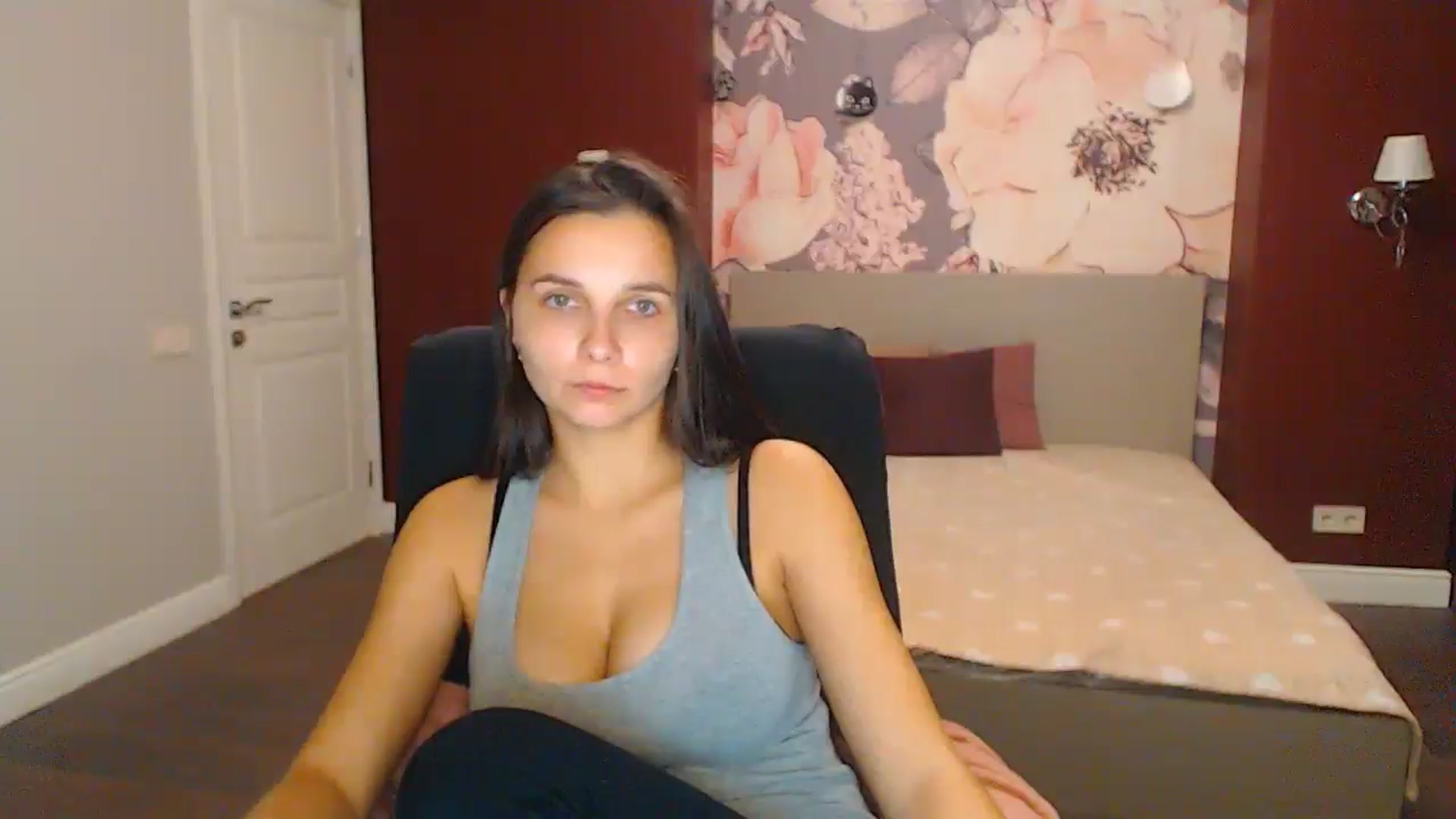 Gallery image thumbnail from Karina_Mils's myfreecams stream on, 12/07/2024, 19:20 image 17 of 20