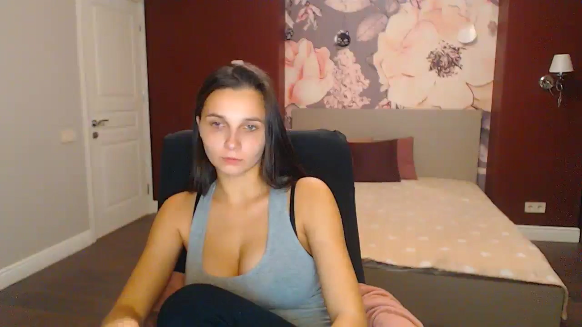 Gallery image thumbnail from Karina_Mils's myfreecams stream on, 12/07/2024, 19:20 image 18 of 20