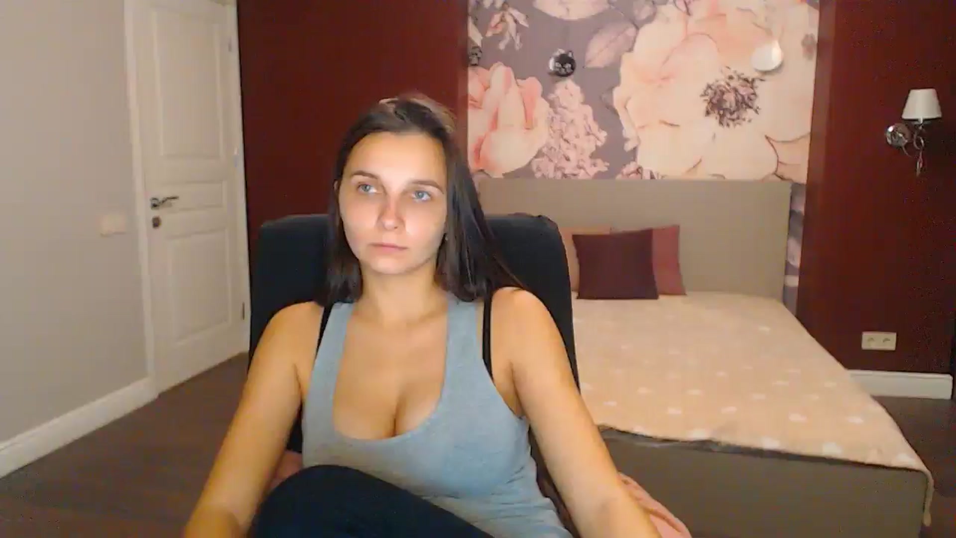Gallery image thumbnail from Karina_Mils's myfreecams stream on, 12/07/2024, 19:20 image 13 of 20