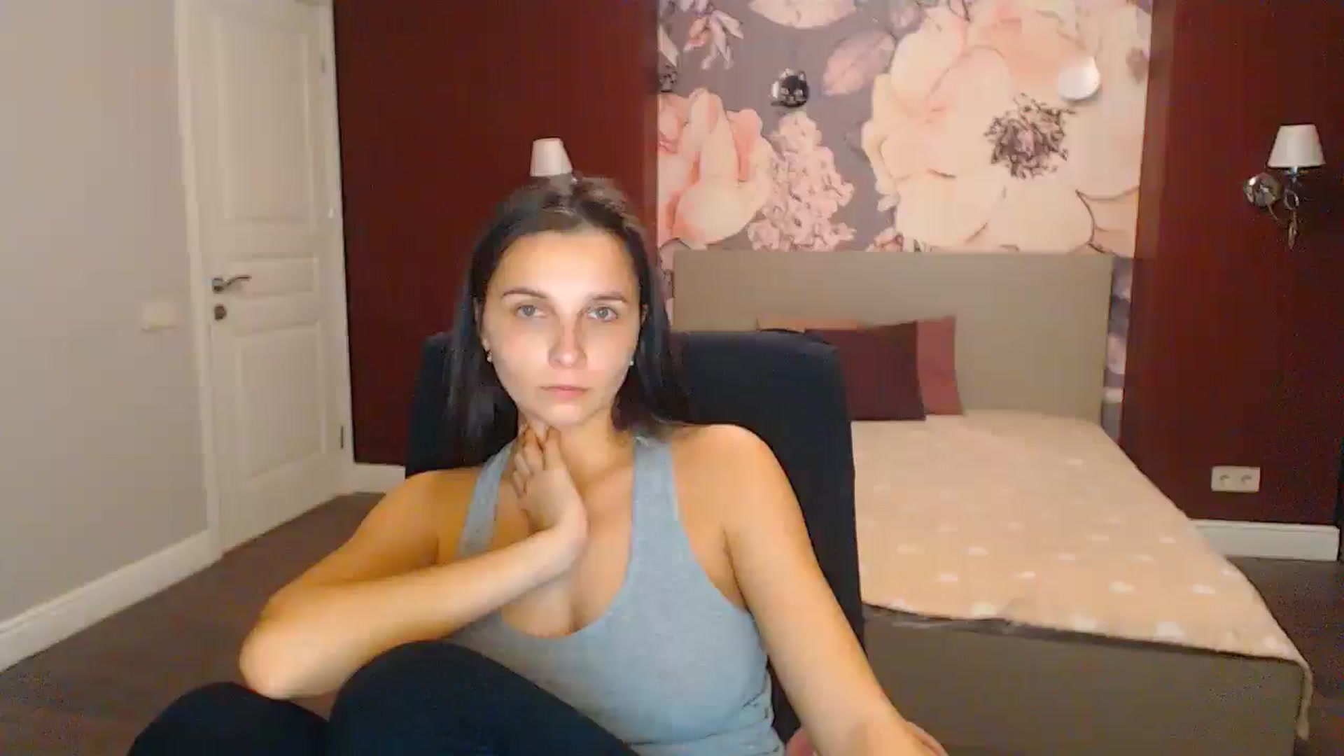 Gallery image thumbnail from Karina_Mils's myfreecams stream on, 12/07/2024, 19:20 image 1 of 20