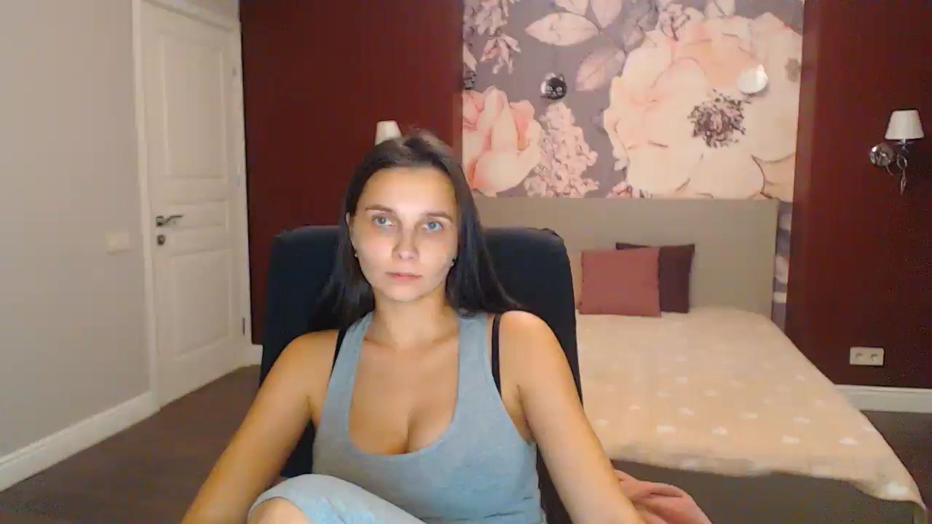 Gallery image thumbnail from Karina_Mils's myfreecams stream on, 12/08/2024, 18:33 image 6 of 20
