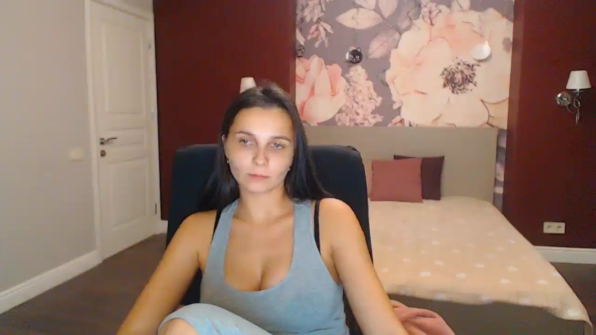 Gallery image thumbnail from Karina_Mils's myfreecams stream on, 12/08/2024, 18:33 image 5 of 20