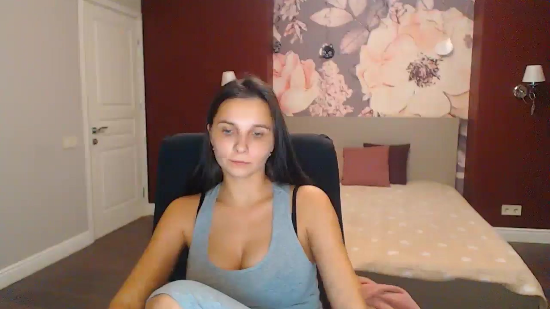 Gallery image thumbnail from Karina_Mils's myfreecams stream on, 12/08/2024, 18:33 image 3 of 20