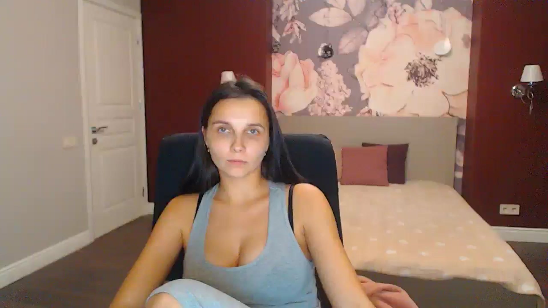 Gallery image thumbnail from Karina_Mils's myfreecams stream on, 12/08/2024, 18:33 image 8 of 20
