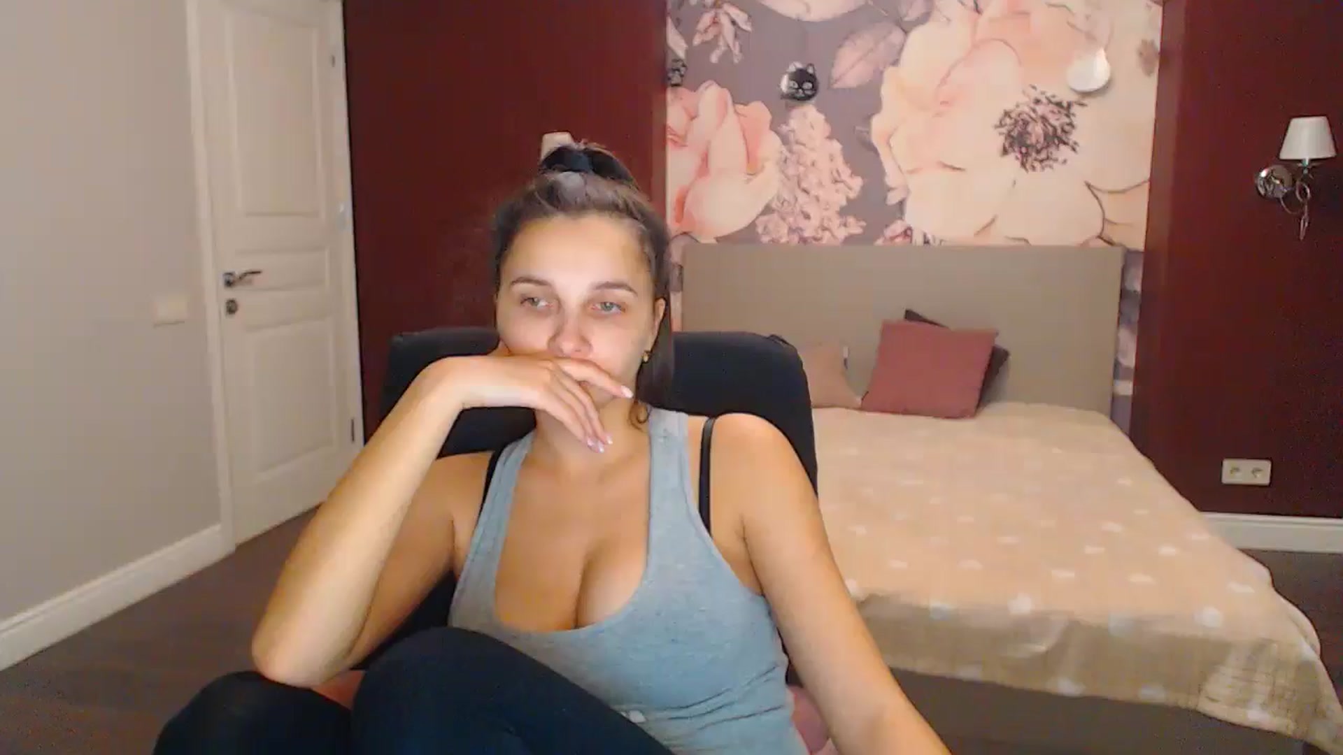 Gallery image thumbnail from Karina_Mils's myfreecams stream on, 12/09/2024, 11:18 image 2 of 20