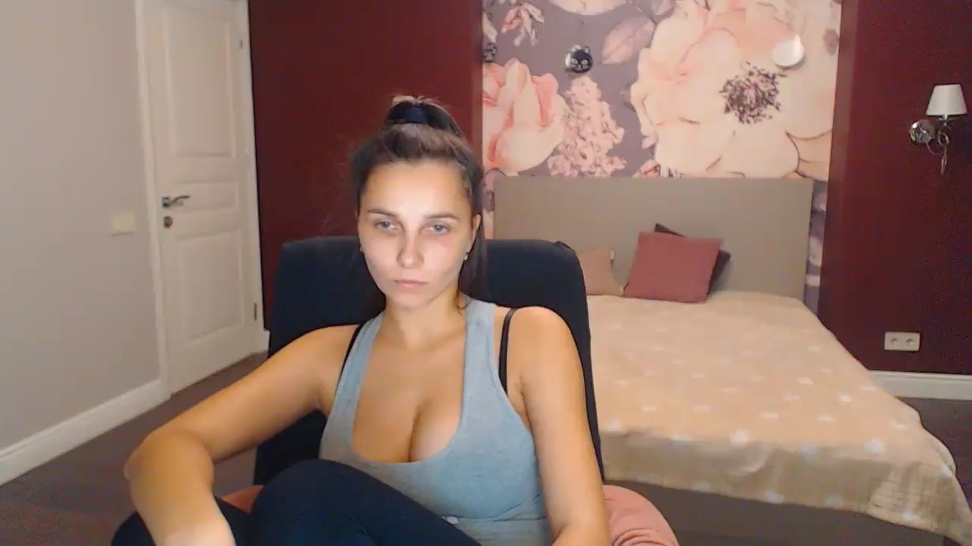 Gallery image thumbnail from Karina_Mils's myfreecams stream on, 12/09/2024, 11:18 image 14 of 20