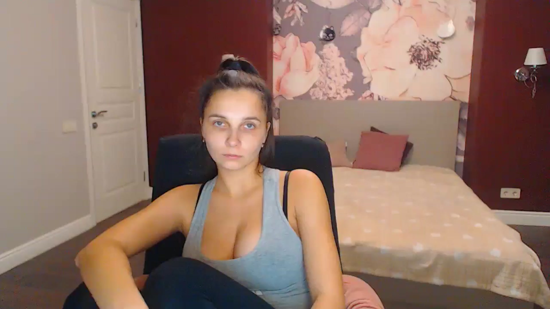 Gallery image thumbnail from Karina_Mils's myfreecams stream on, 12/09/2024, 11:18 image 3 of 20