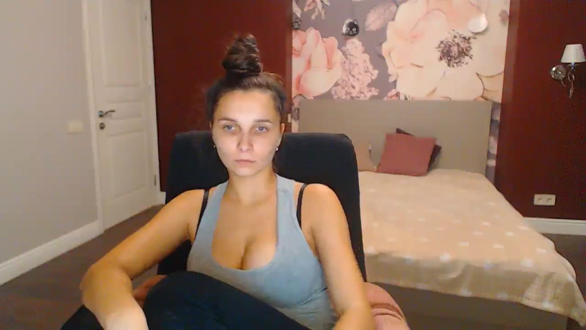 Gallery image thumbnail from Karina_Mils's myfreecams stream on, 12/09/2024, 12:17 image 18 of 20