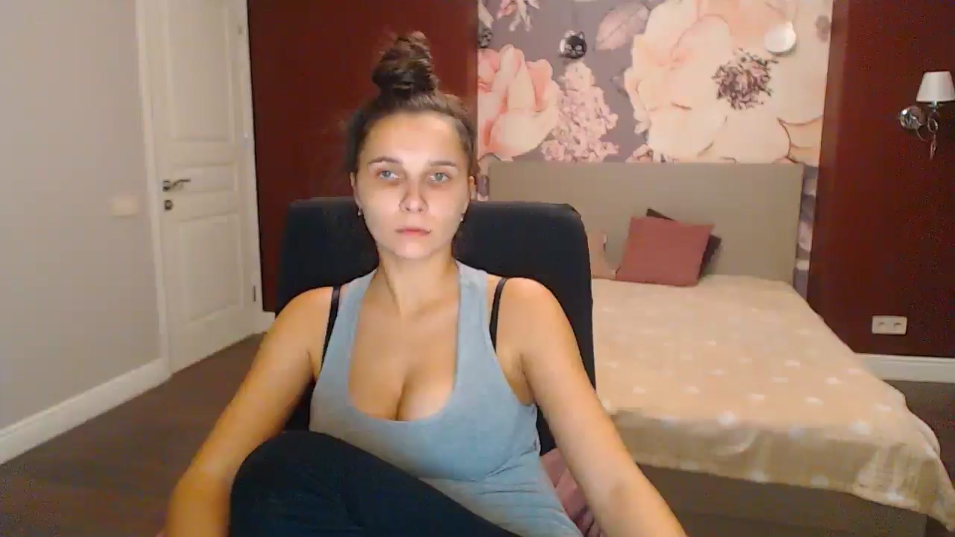 Gallery image thumbnail from Karina_Mils's myfreecams stream on, 12/09/2024, 12:17 image 16 of 20