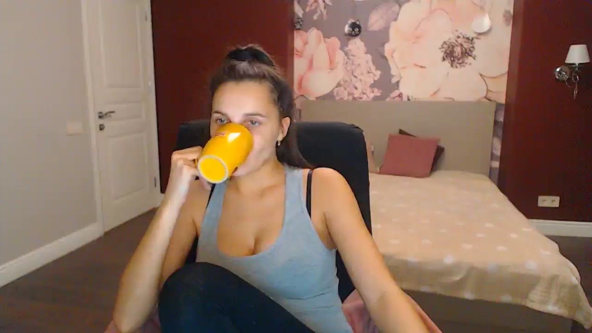 Gallery image thumbnail from Karina_Mils's myfreecams stream on, 12/09/2024, 12:17 image 3 of 20