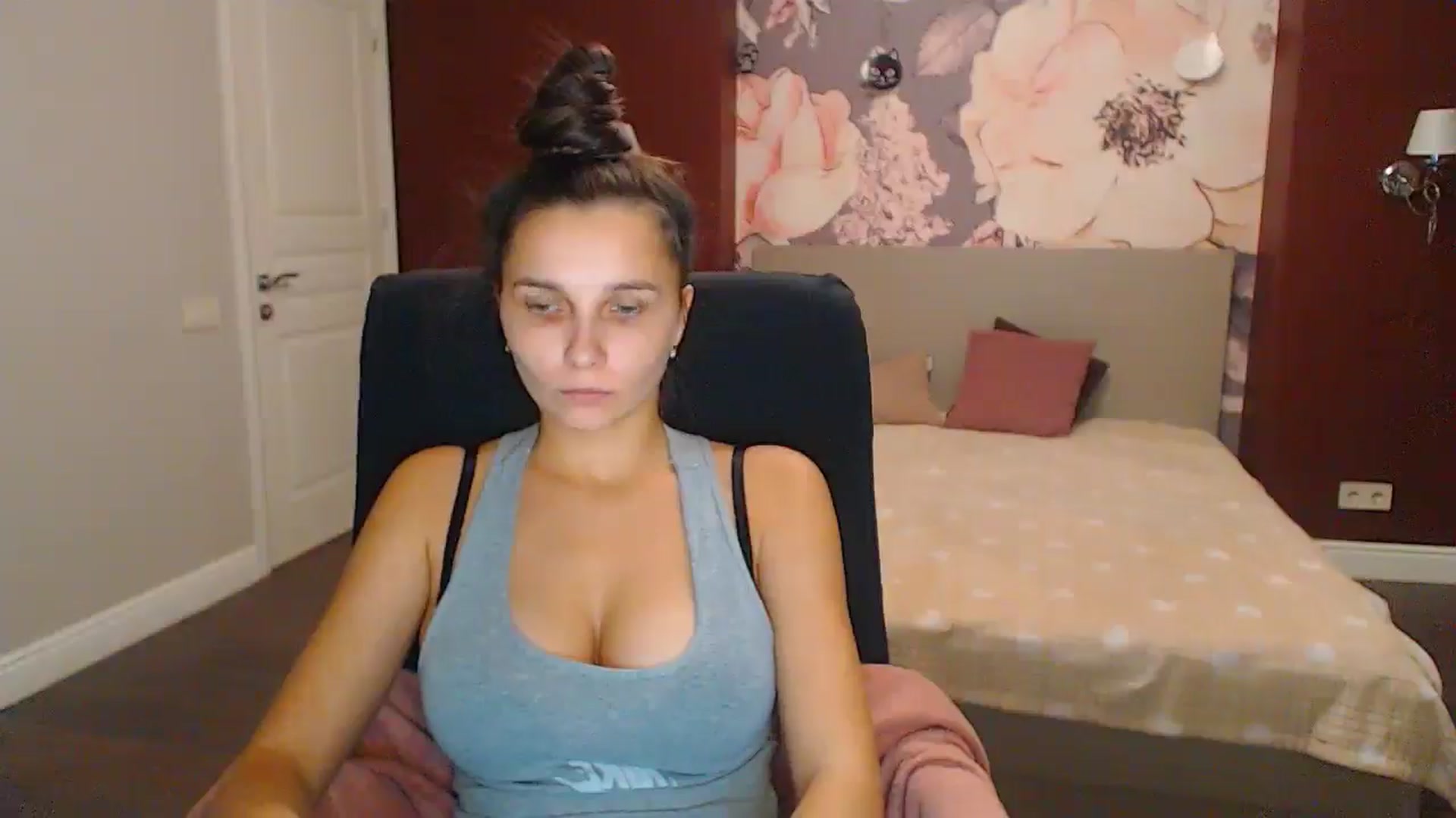Gallery image thumbnail from Karina_Mils's myfreecams stream on, 12/09/2024, 12:32 image 17 of 20