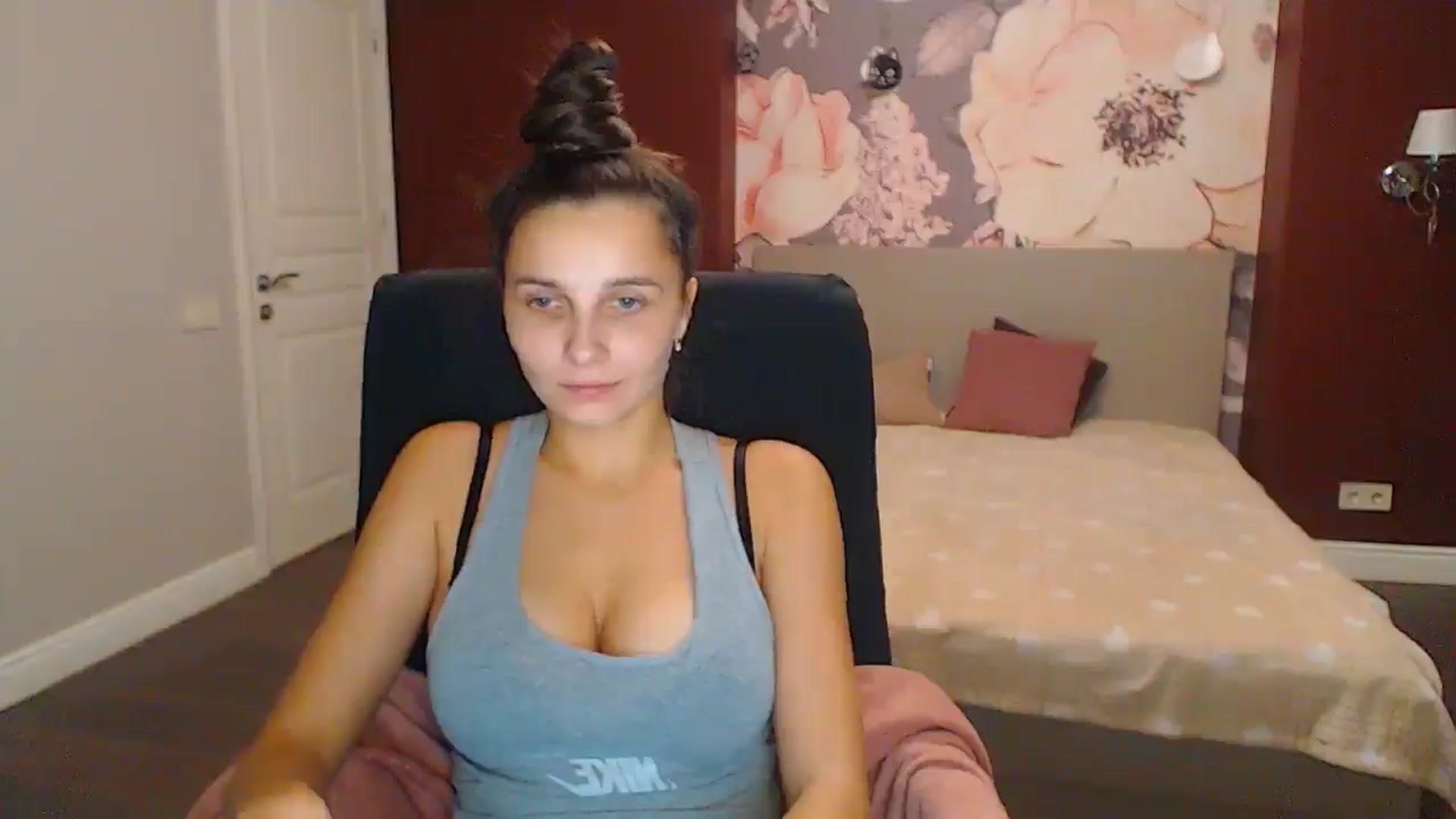 Gallery image thumbnail from Karina_Mils's myfreecams stream on, 12/09/2024, 12:32 image 10 of 20