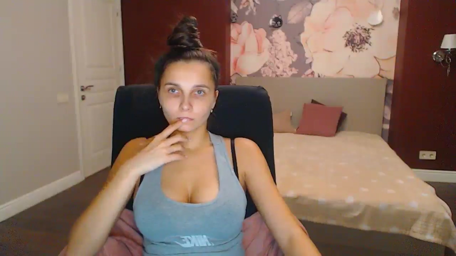 Gallery image thumbnail from Karina_Mils's myfreecams stream on, 12/09/2024, 12:32 image 13 of 20