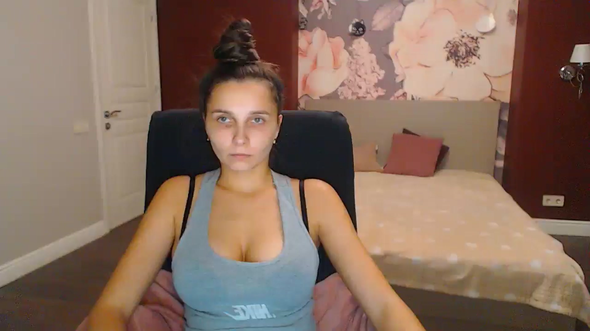 Gallery image thumbnail from Karina_Mils's myfreecams stream on, 12/09/2024, 12:32 image 12 of 20