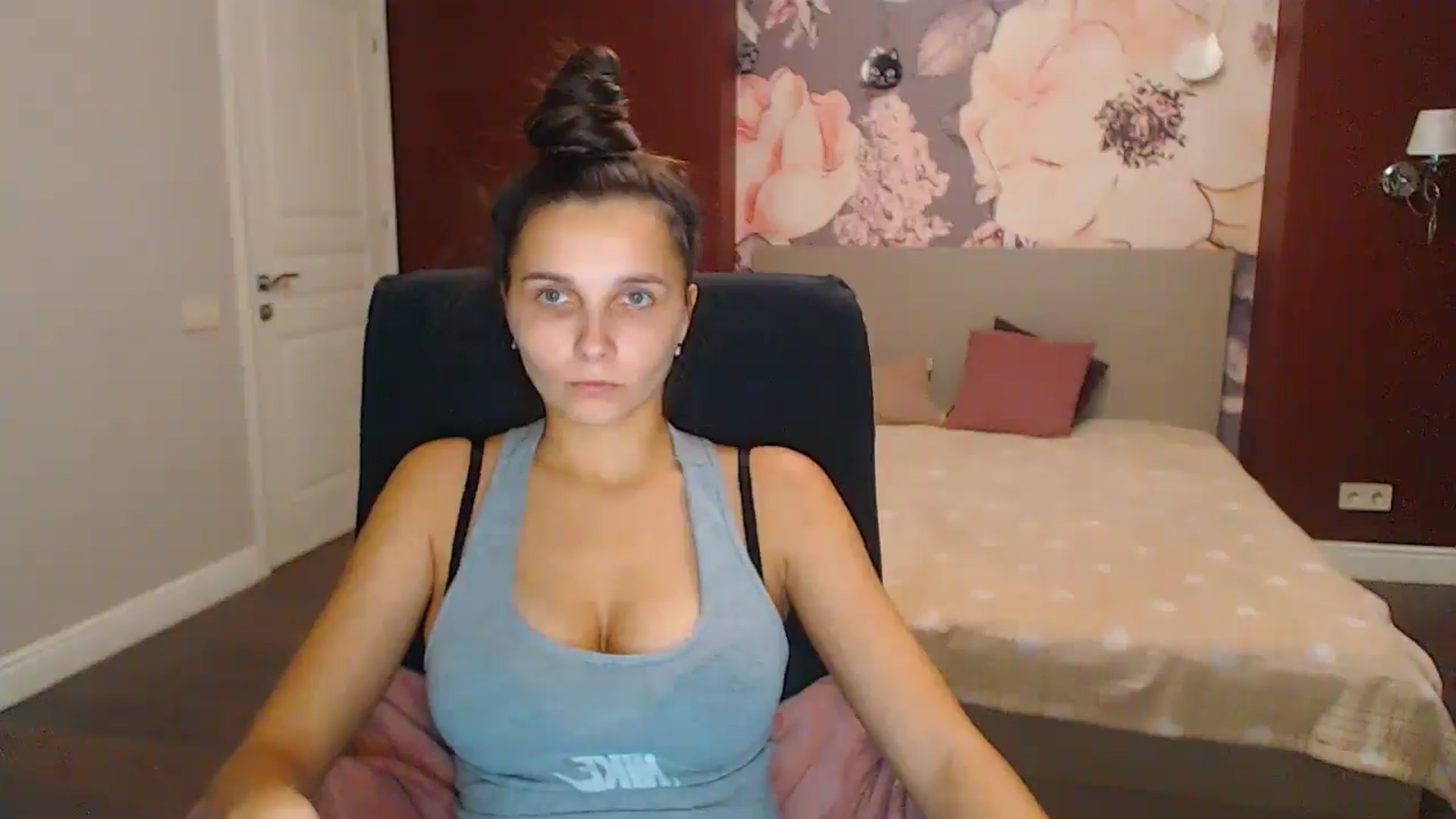 Gallery image thumbnail from Karina_Mils's myfreecams stream on, 12/09/2024, 12:32 image 15 of 20