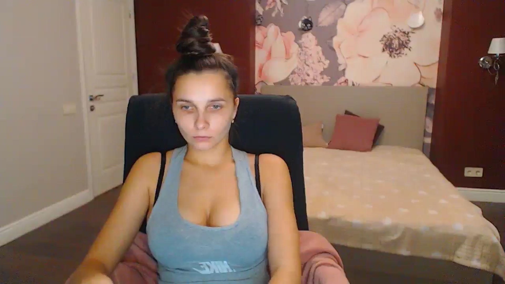 Gallery image thumbnail from Karina_Mils's myfreecams stream on, 12/09/2024, 12:32 image 14 of 20