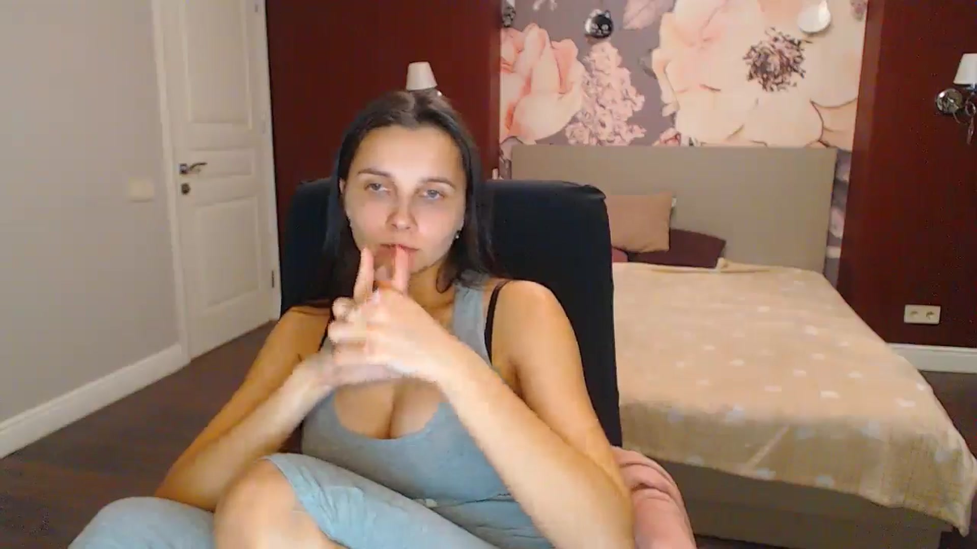 Gallery image thumbnail from Karina_Mils's myfreecams stream on, 12/12/2024, 12:05 image 18 of 20