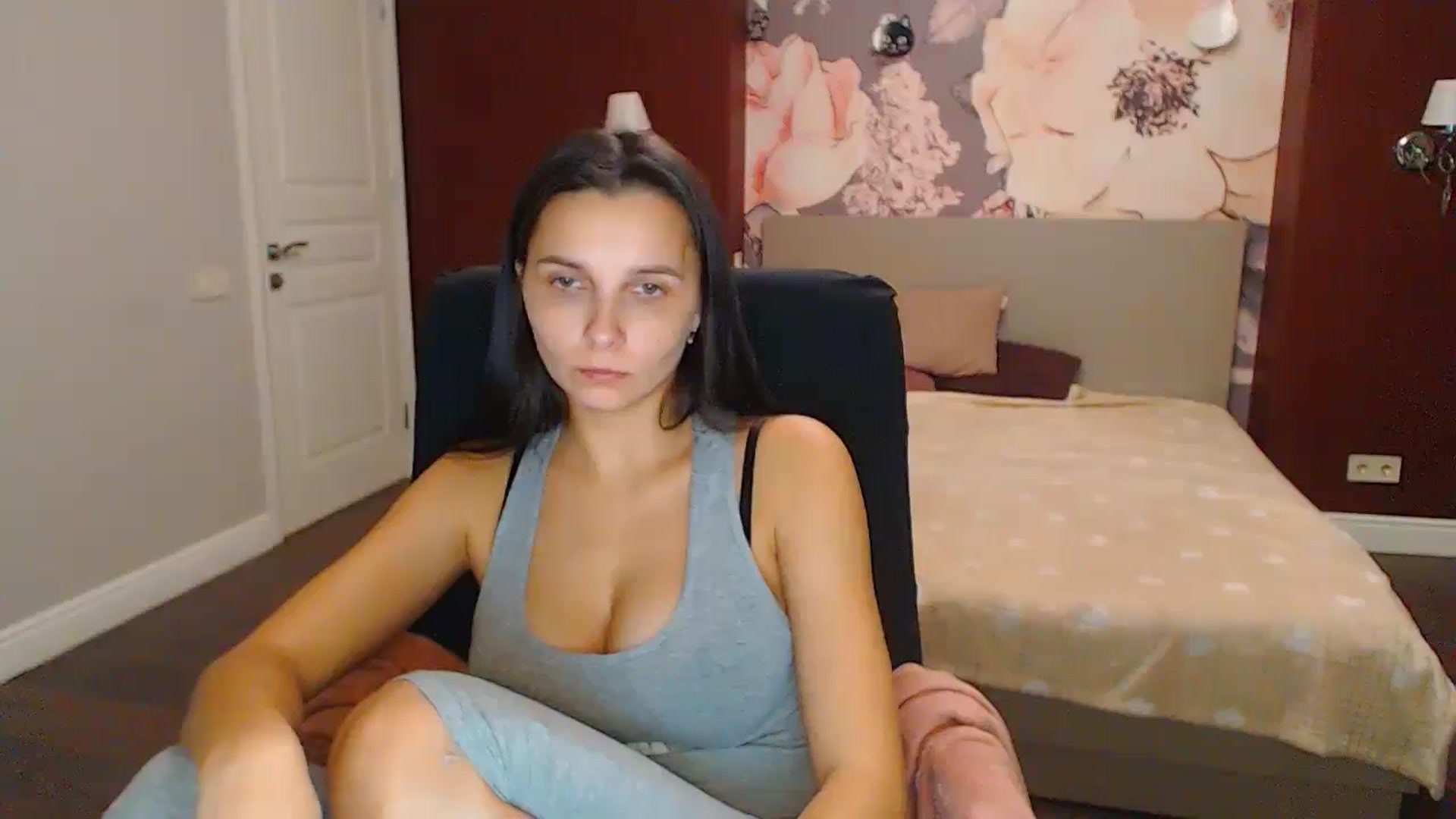 Gallery image thumbnail from Karina_Mils's myfreecams stream on, 12/12/2024, 12:05 image 12 of 20