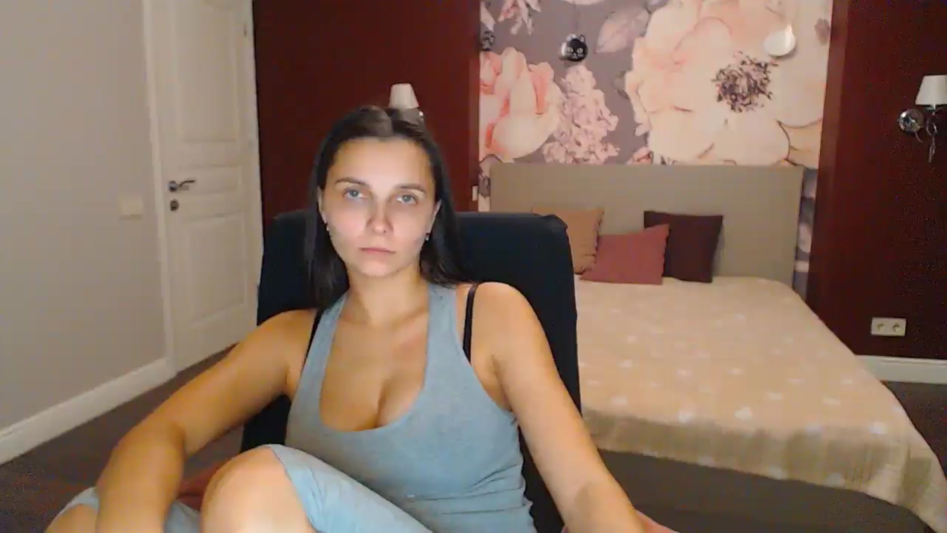 Gallery image thumbnail from Karina_Mils's myfreecams stream on, 12/14/2024, 17:01 image 11 of 20
