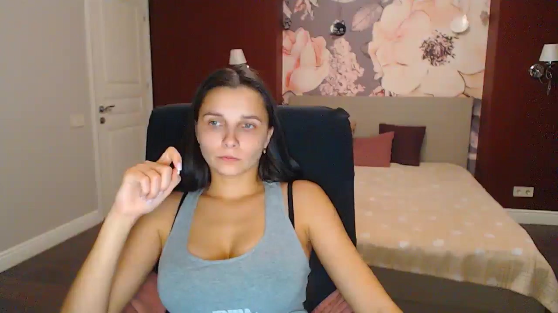 Gallery image thumbnail from Karina_Mils's myfreecams stream on, 12/14/2024, 17:01 image 5 of 20