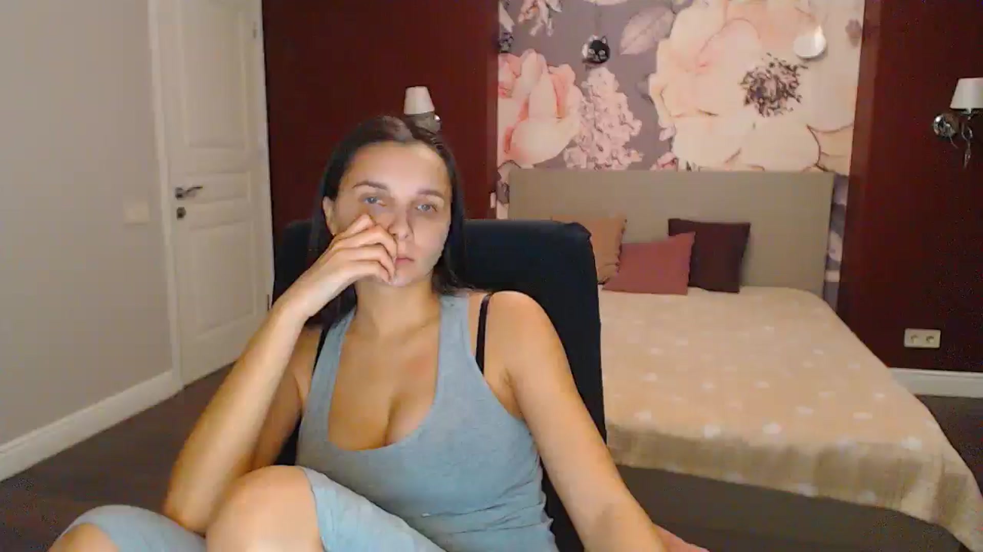 Gallery image thumbnail from Karina_Mils's myfreecams stream on, 12/14/2024, 17:01 image 17 of 20