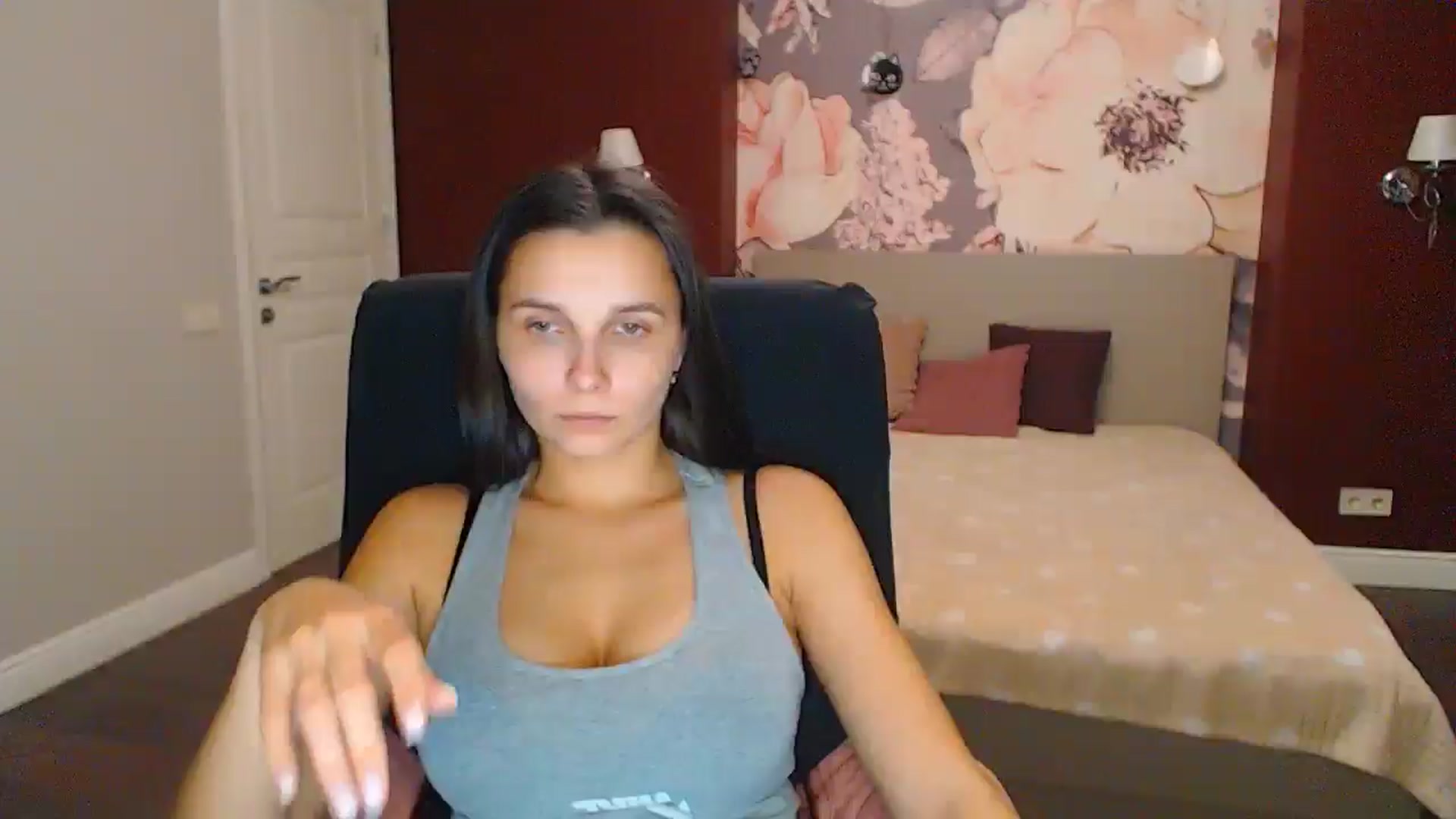 Gallery image thumbnail from Karina_Mils's myfreecams stream on, 12/14/2024, 17:01 image 1 of 20
