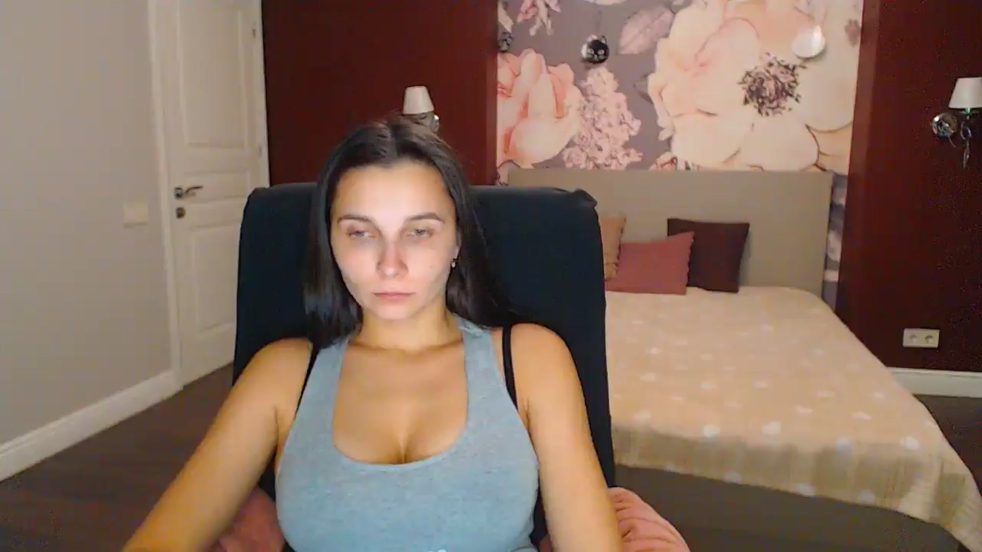 Gallery image thumbnail from Karina_Mils's myfreecams stream on, 12/14/2024, 17:01 image 3 of 20