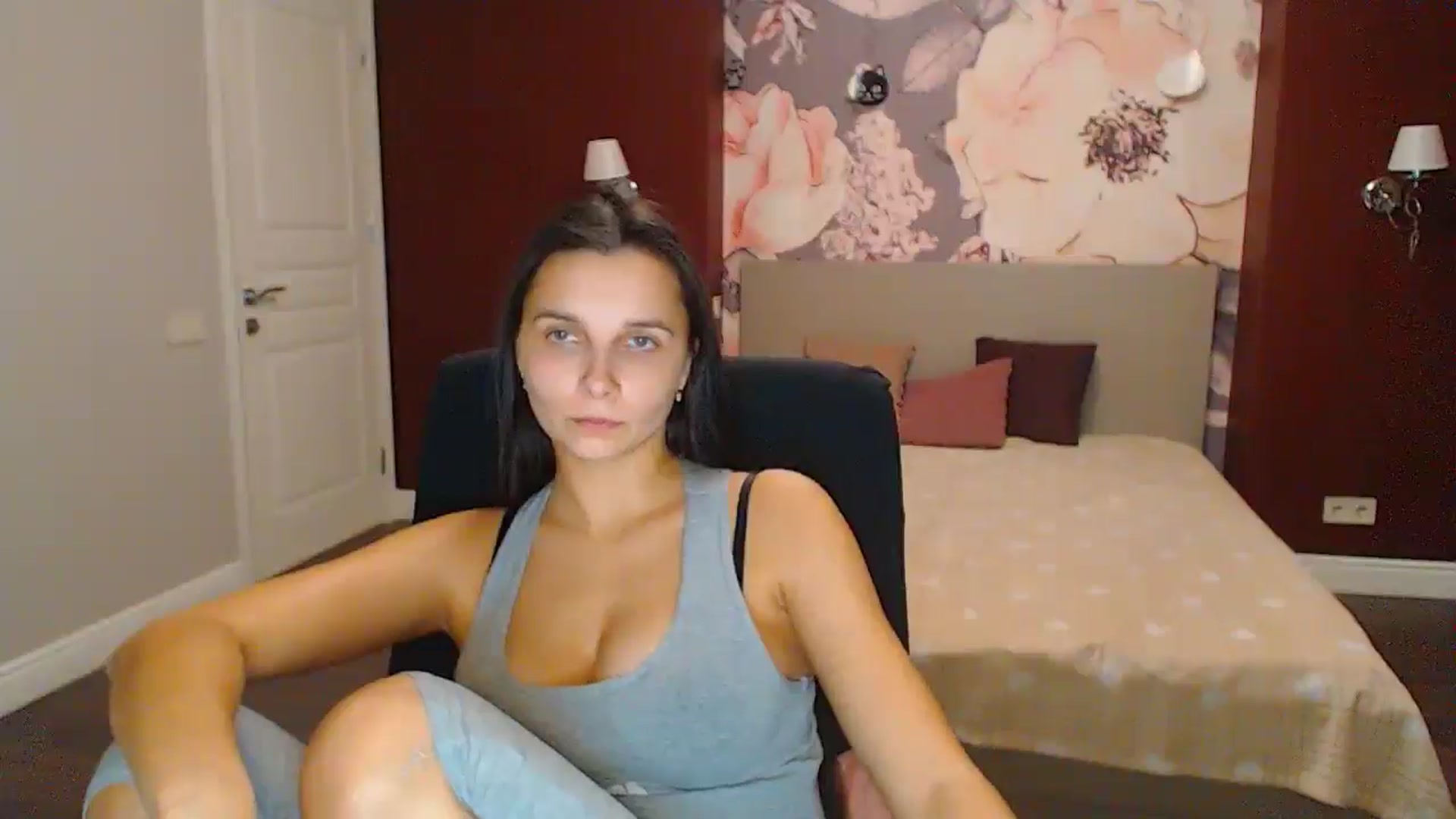 Gallery image thumbnail from Karina_Mils's myfreecams stream on, 12/14/2024, 18:25 image 4 of 20