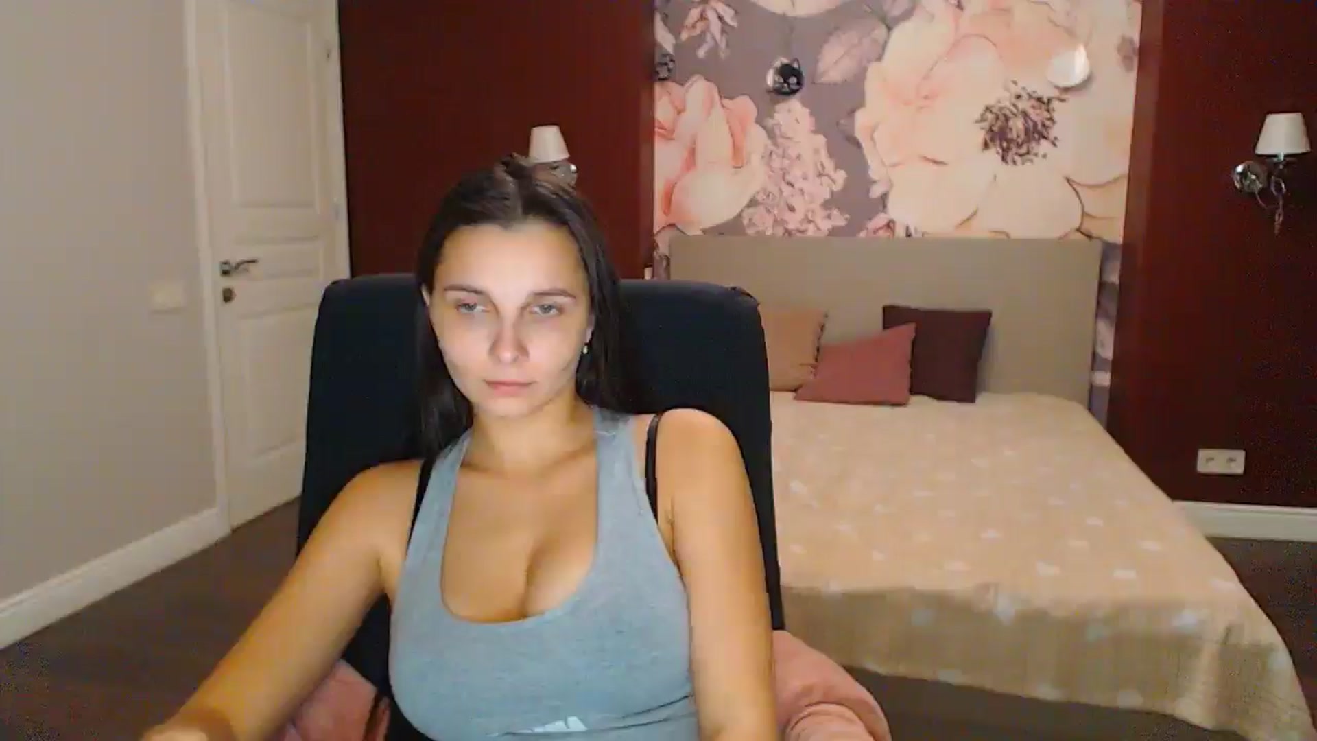 Gallery image thumbnail from Karina_Mils's myfreecams stream on, 12/14/2024, 18:25 image 17 of 20