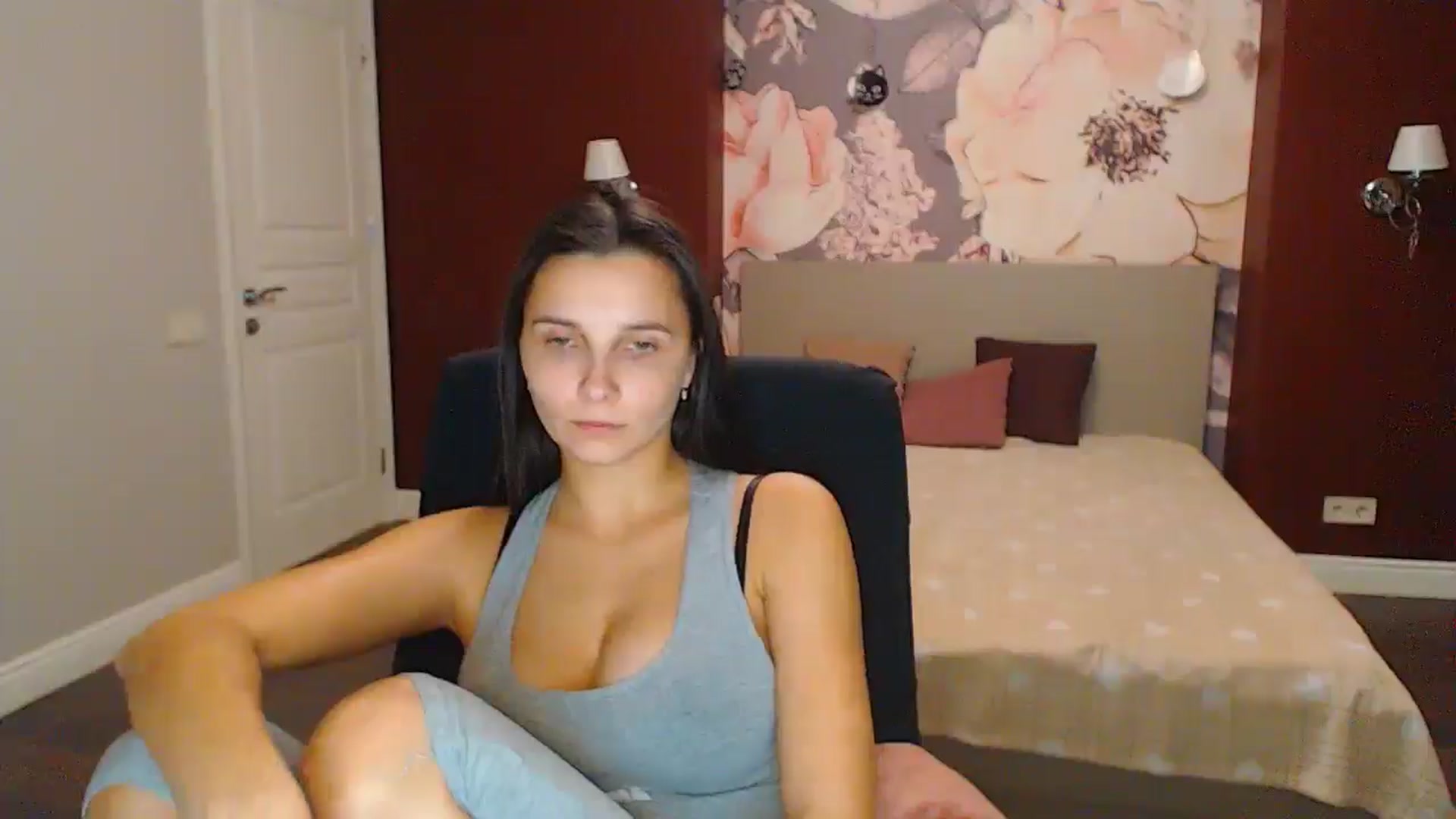 Gallery image thumbnail from Karina_Mils's myfreecams stream on, 12/14/2024, 18:25 image 11 of 20