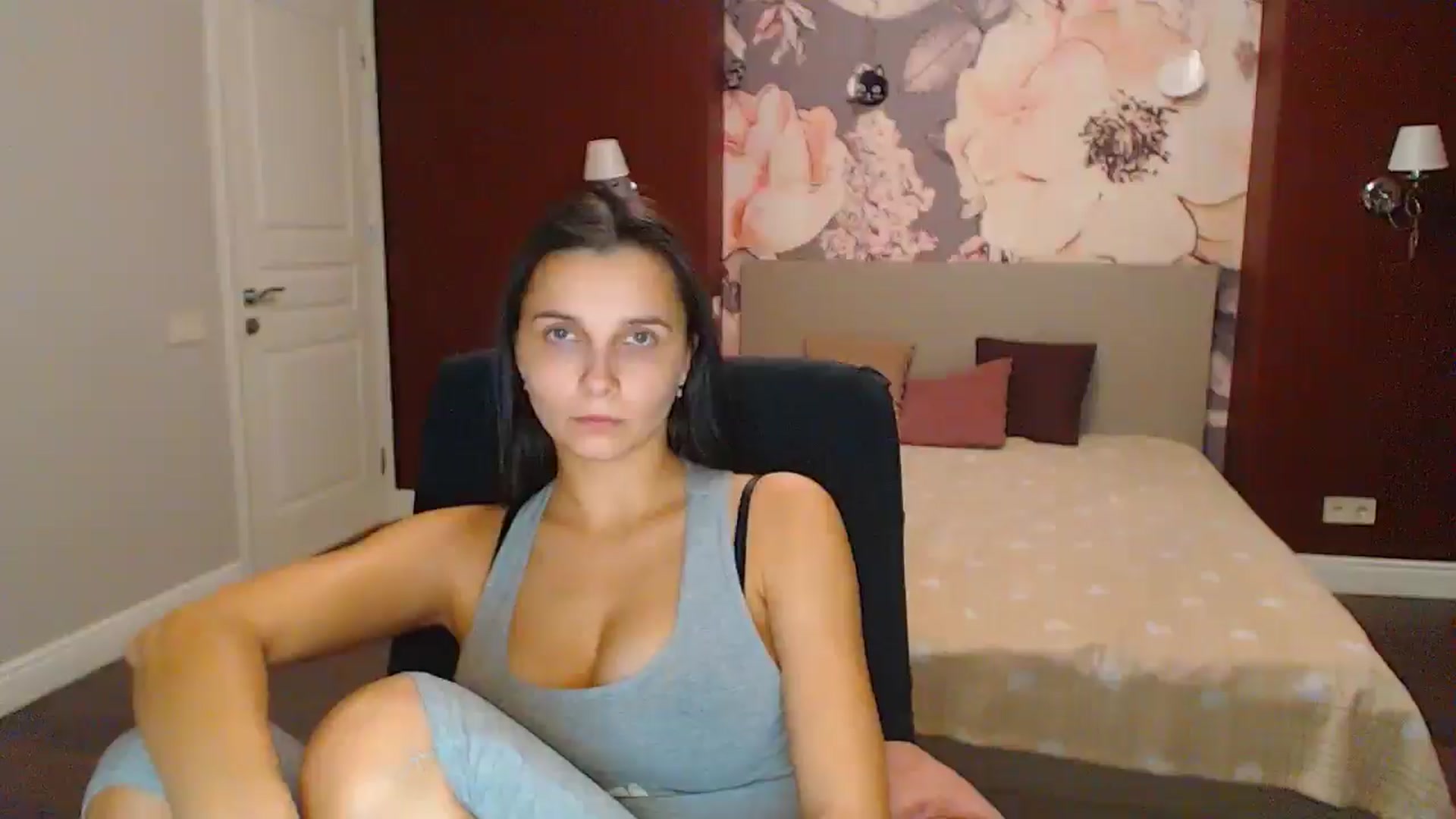 Gallery image thumbnail from Karina_Mils's myfreecams stream on, 12/14/2024, 18:25 image 3 of 20