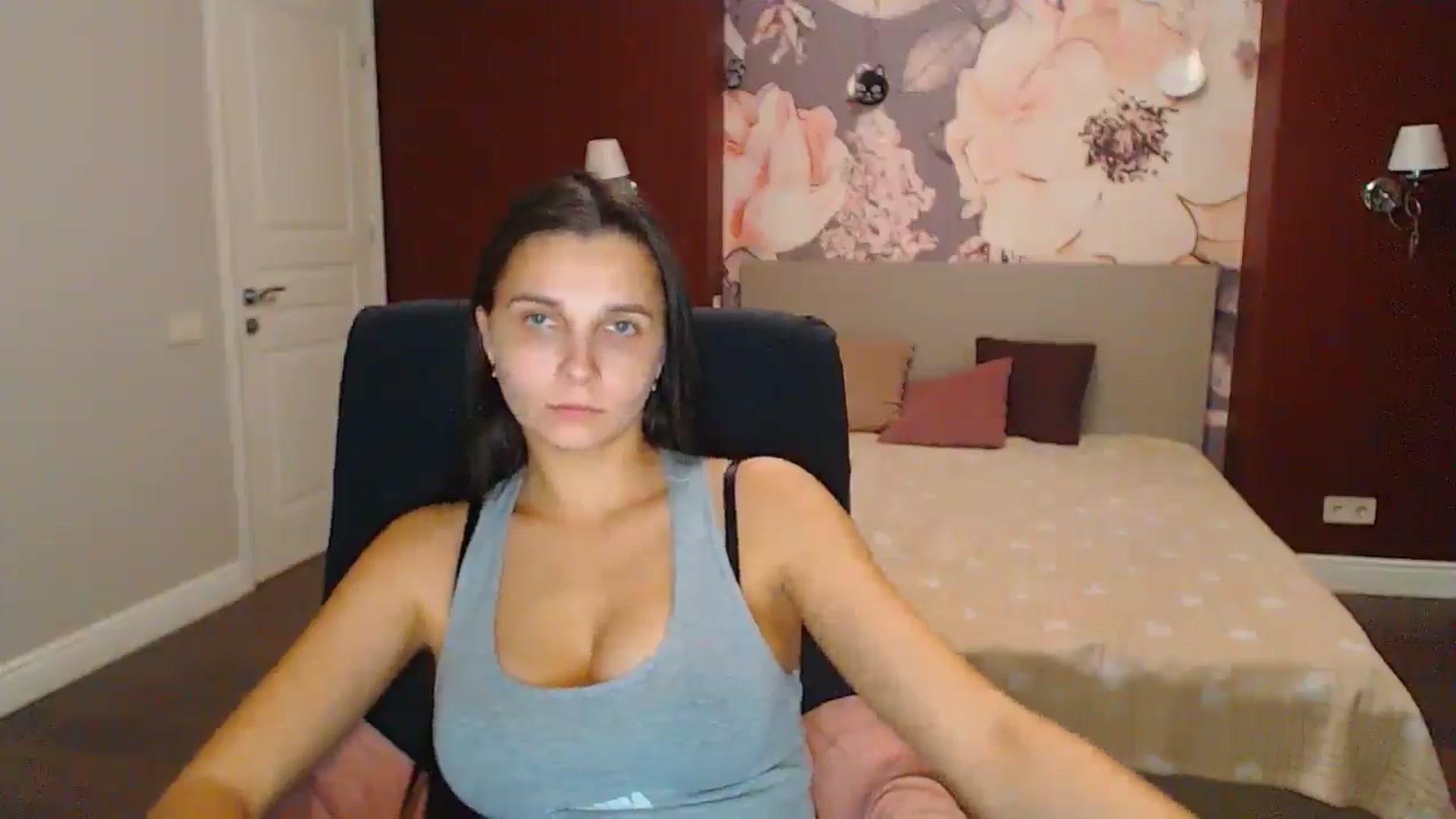 Gallery image thumbnail from Karina_Mils's myfreecams stream on, 12/14/2024, 18:25 image 18 of 20