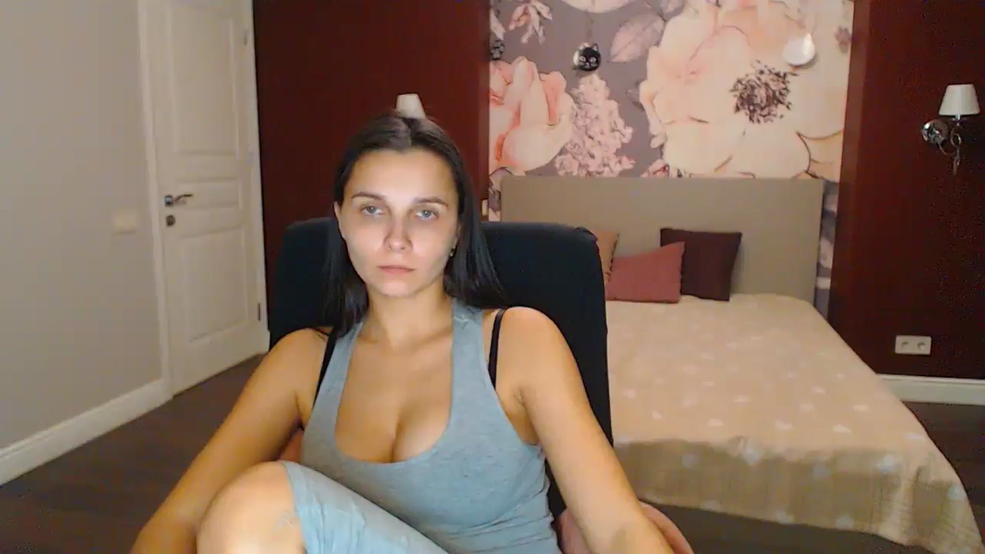 Gallery image thumbnail from Karina_Mils's myfreecams stream on, 12/14/2024, 19:26 image 2 of 20