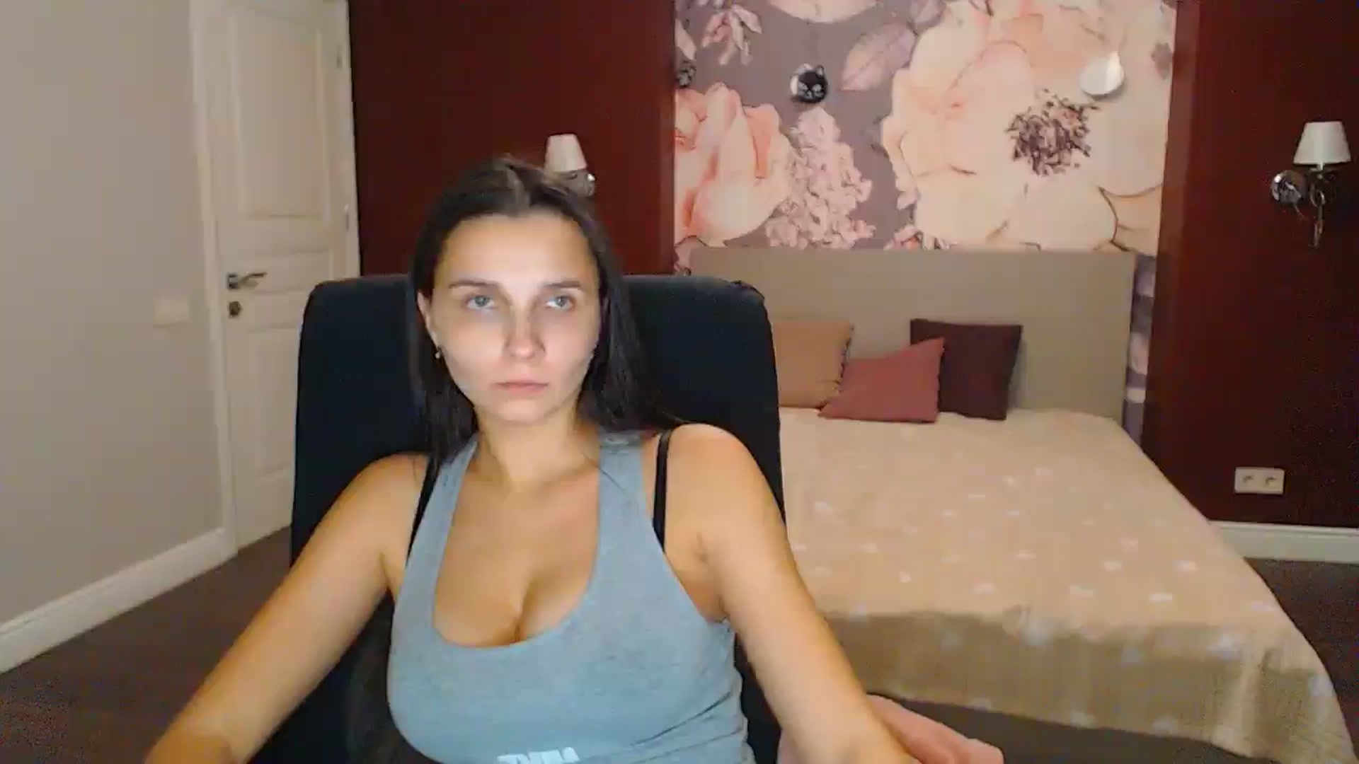 Gallery image thumbnail from Karina_Mils's myfreecams stream on, 12/14/2024, 19:58 image 18 of 20