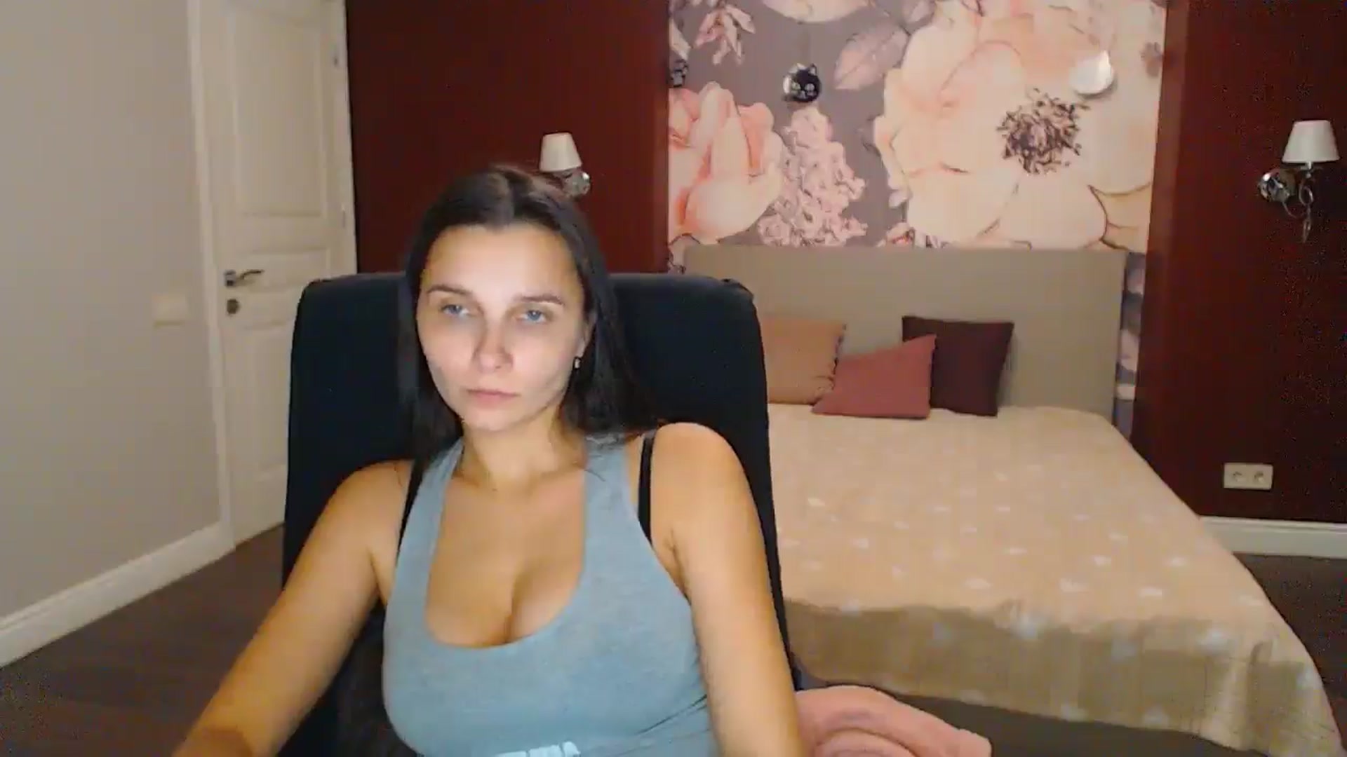 Gallery image thumbnail from Karina_Mils's myfreecams stream on, 12/14/2024, 19:58 image 19 of 20