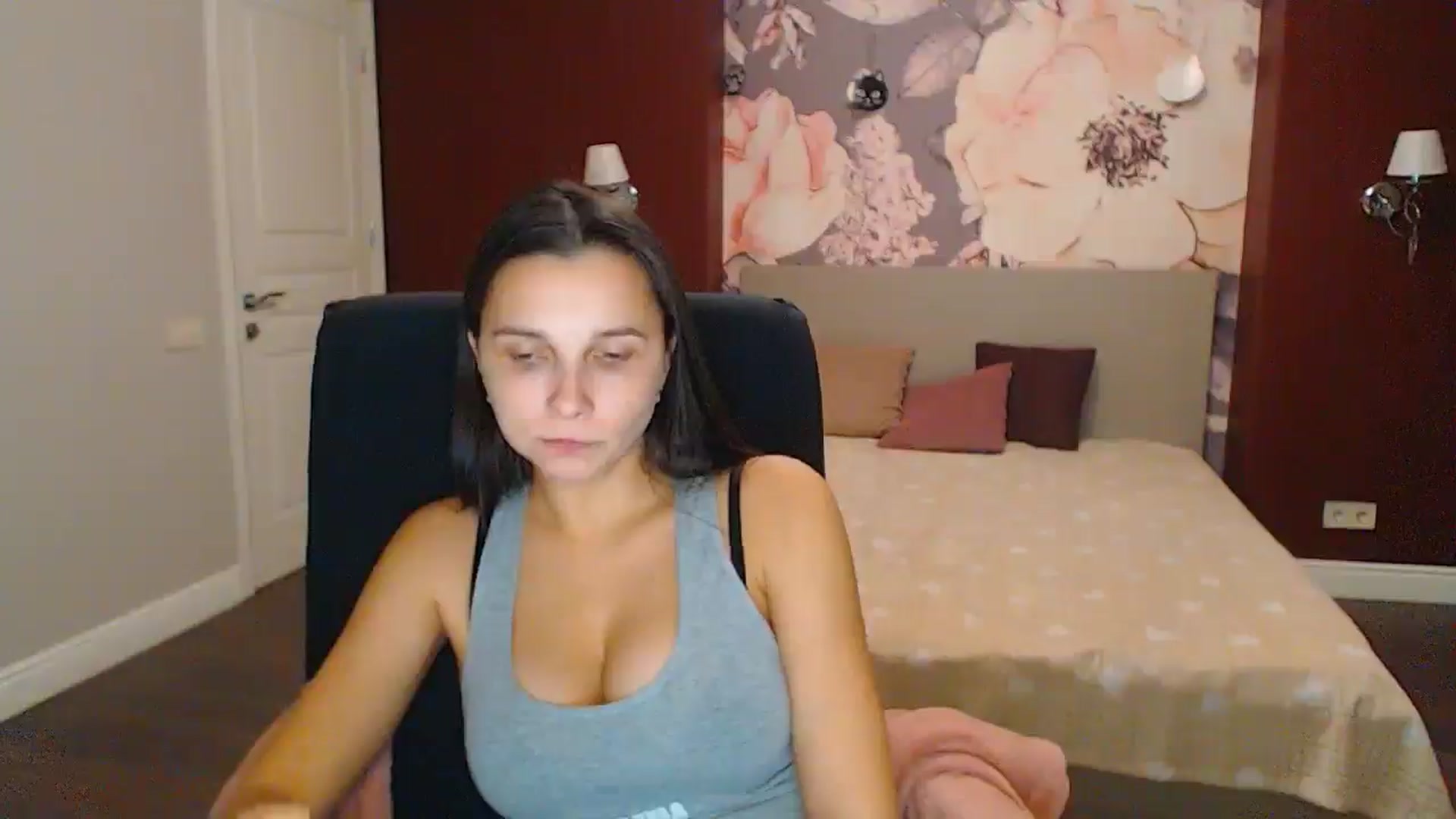 Gallery image thumbnail from Karina_Mils's myfreecams stream on, 12/14/2024, 19:58 image 2 of 20