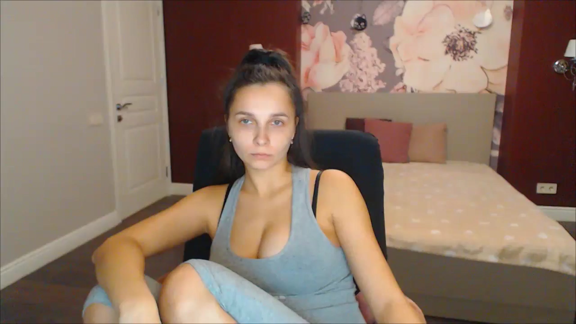 Gallery image thumbnail from Karina_Mils's myfreecams stream on, 12/21/2024, 16:36 image 18 of 20