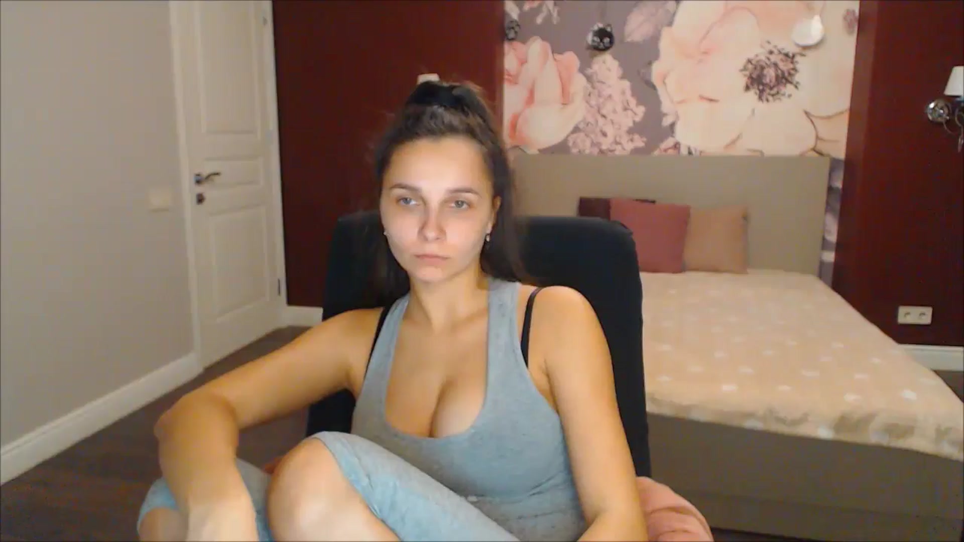 Gallery image thumbnail from Karina_Mils's myfreecams stream on, 12/21/2024, 16:36 image 17 of 20