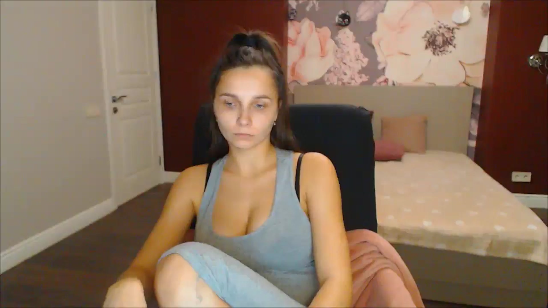 Gallery image thumbnail from Karina_Mils's myfreecams stream on, 12/21/2024, 17:42 image 18 of 20