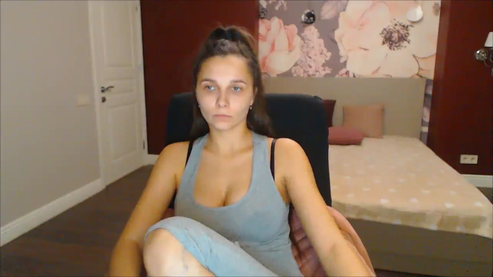 Gallery image thumbnail from Karina_Mils's myfreecams stream on, 12/21/2024, 17:42 image 3 of 20