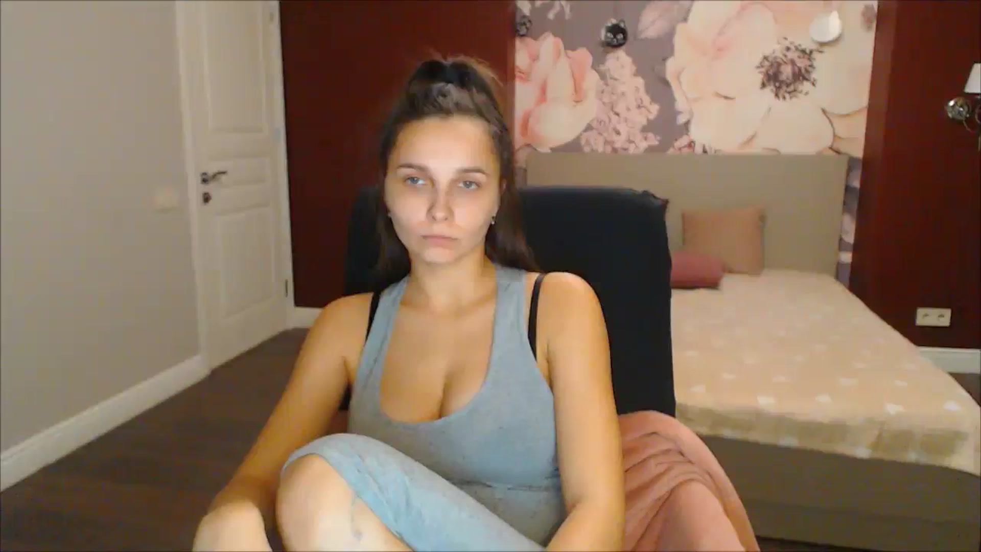 Gallery image thumbnail from Karina_Mils's myfreecams stream on, 12/21/2024, 17:42 image 16 of 20