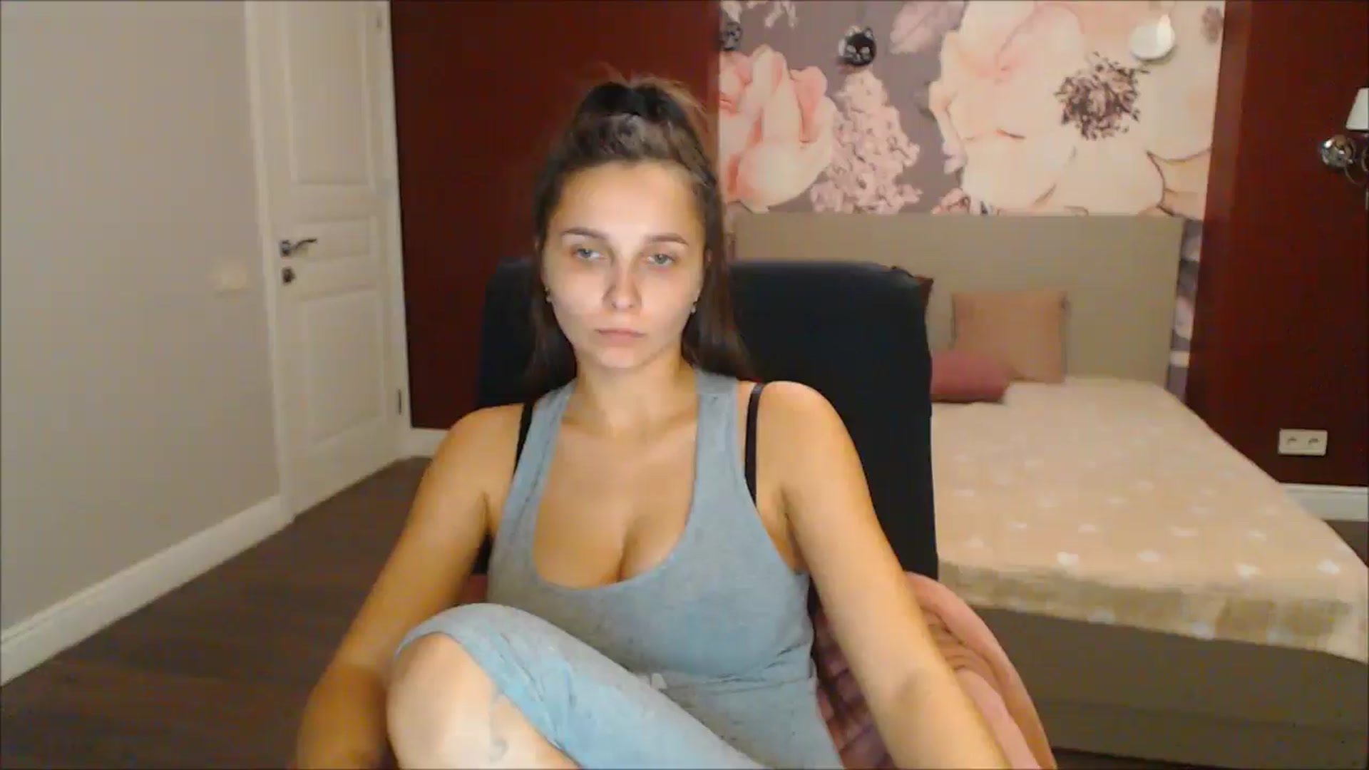 Gallery image thumbnail from Karina_Mils's myfreecams stream on, 12/21/2024, 17:42 image 12 of 20