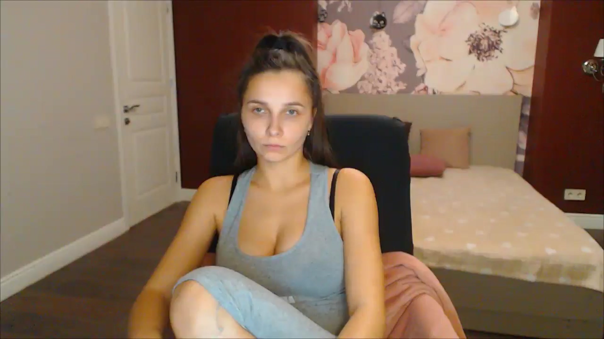 Gallery image thumbnail from Karina_Mils's myfreecams stream on, 12/21/2024, 17:42 image 8 of 20