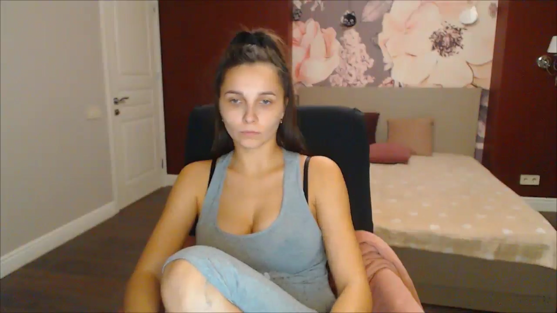 Gallery image thumbnail from Karina_Mils's myfreecams stream on, 12/21/2024, 17:42 image 2 of 20