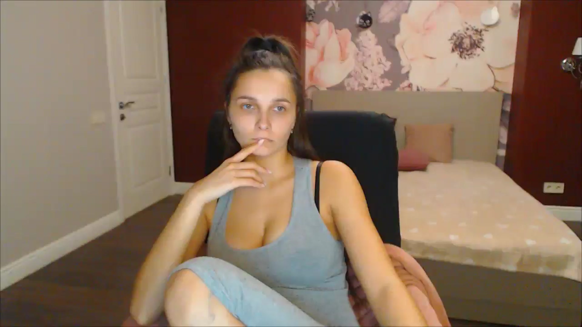Gallery image thumbnail from Karina_Mils's myfreecams stream on, 12/21/2024, 17:42 image 19 of 20